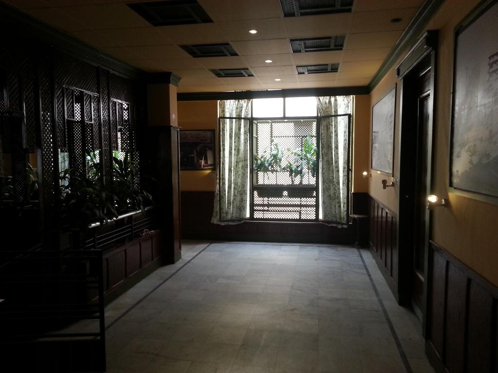 Hotel Carlton Downtown 3*