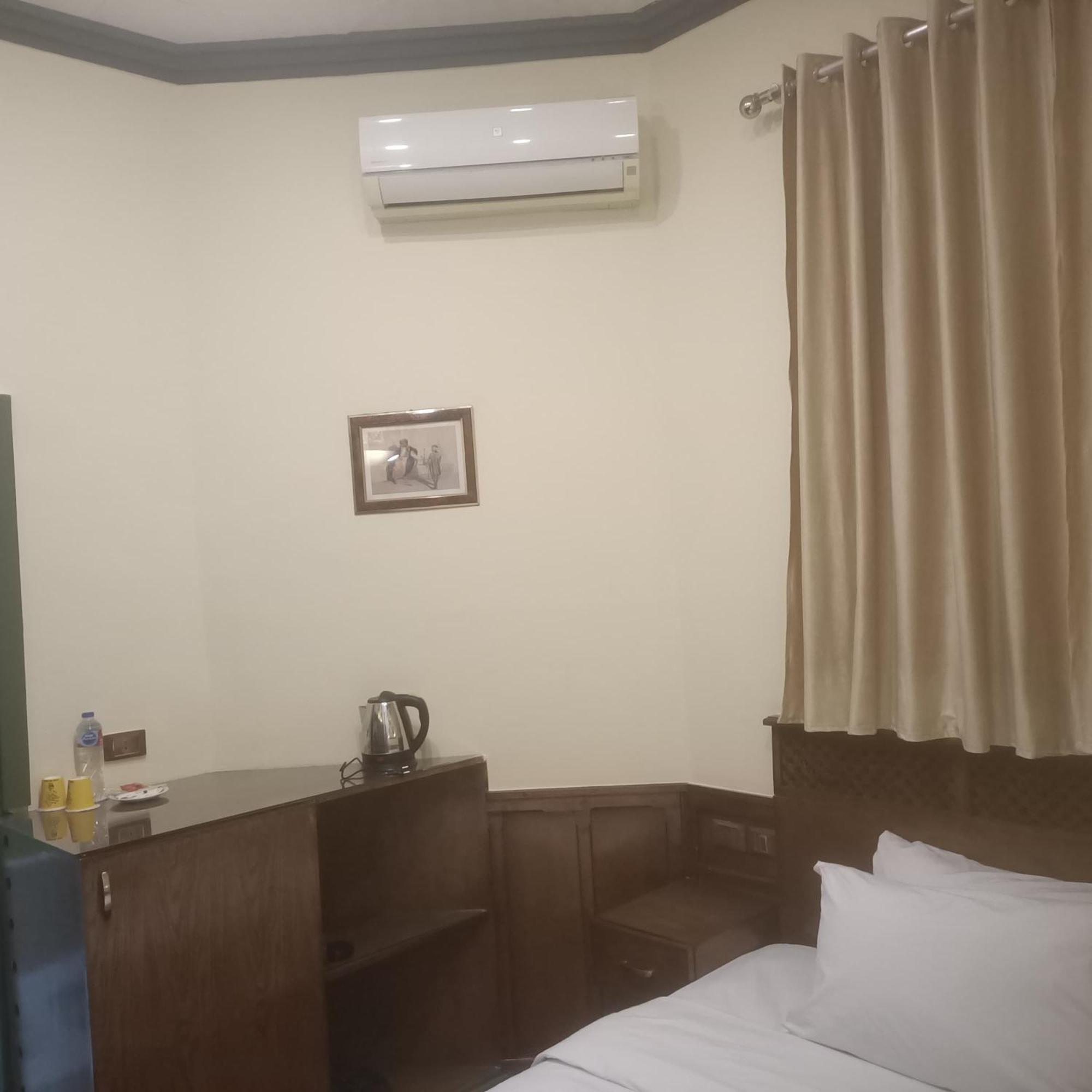 Hotel Carlton Downtown 3*
