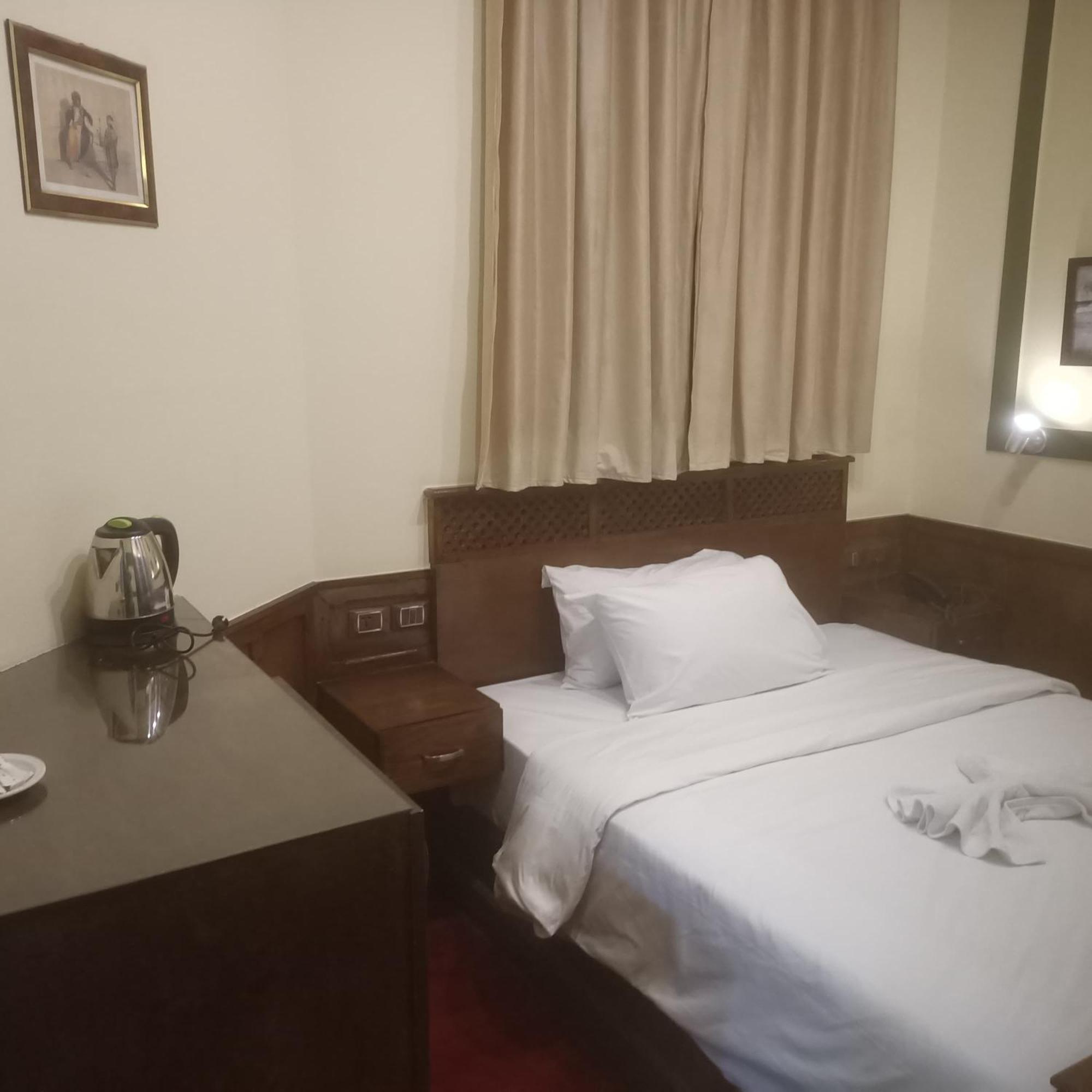 Carlton Downtown Hotel 3*